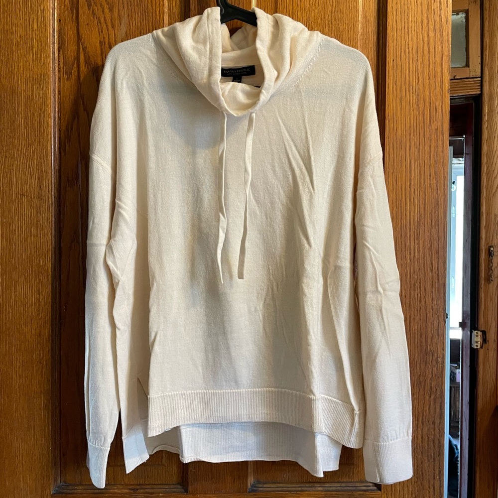 Banana Republic cream wool turtleneck sweater